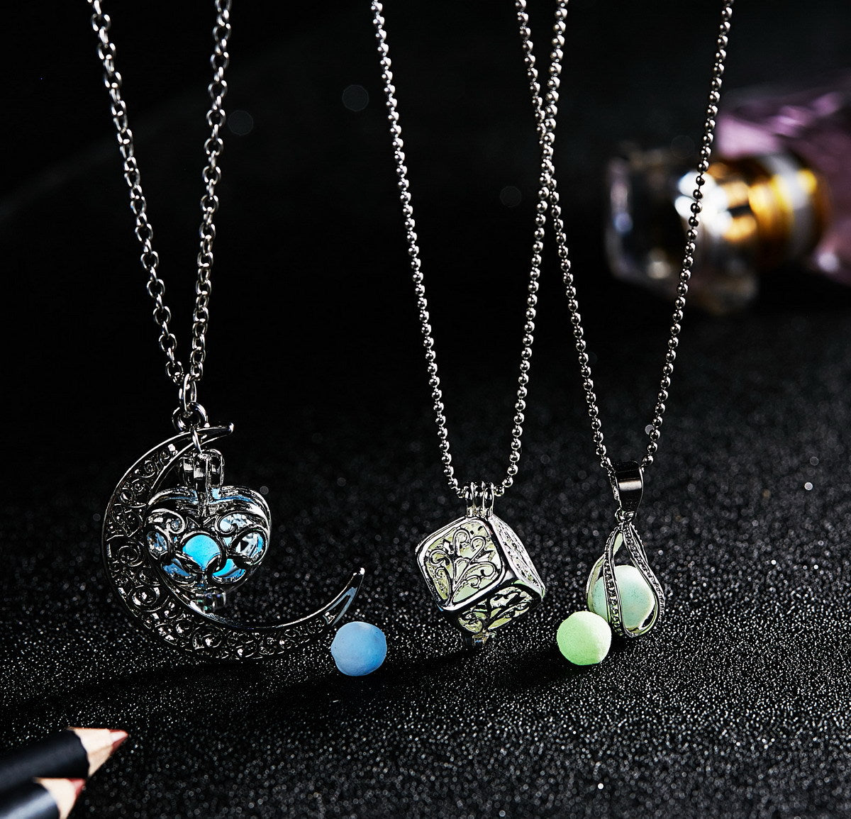 Glow In The Dark Necklace Moon Square Heart Necklaces For Woman Hollow Water Drop Pendant Night Fluorescence Light Accessories