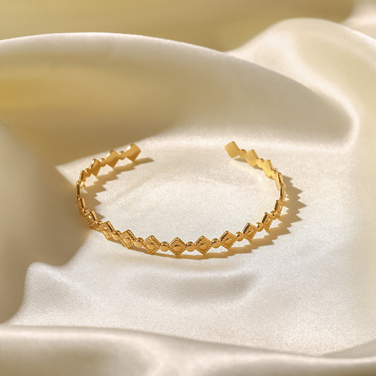 18K Gold Open Antique Design Bracelet