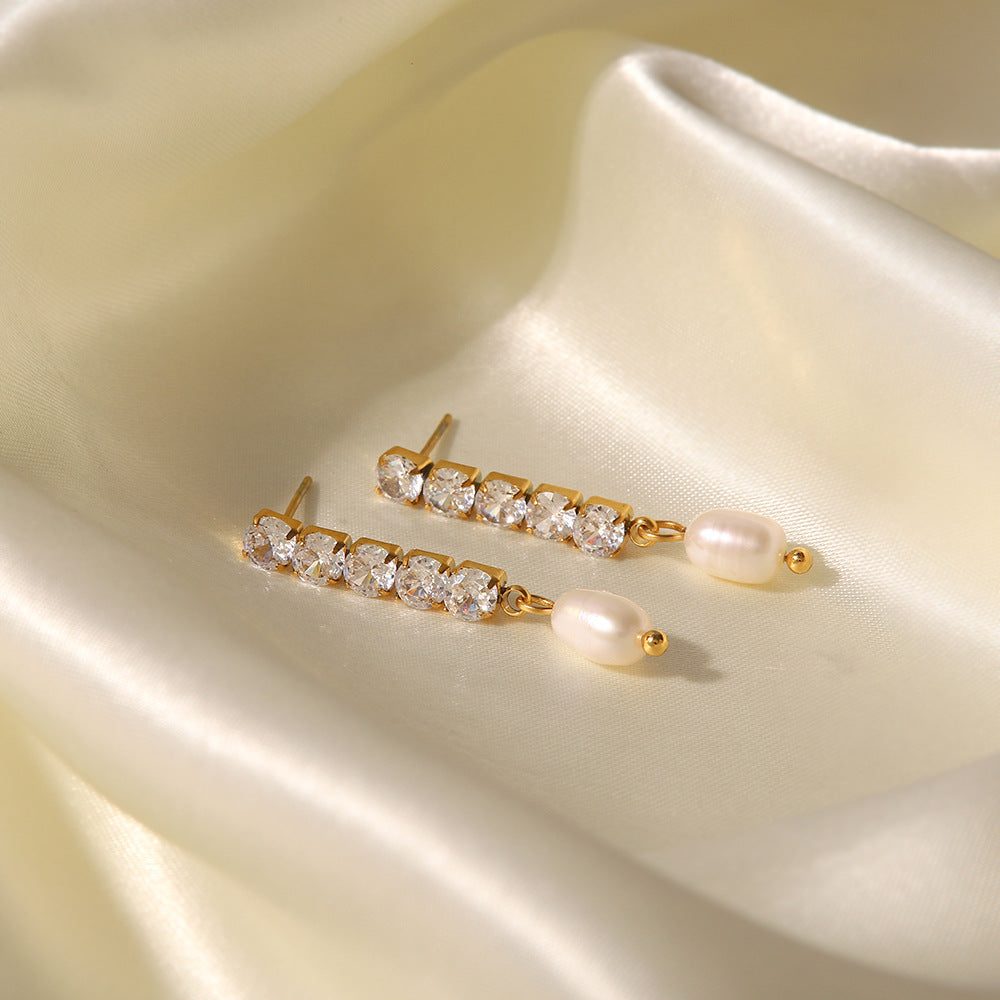 E67 Chain Earrings with Freshwater Pearls in 18k Gold