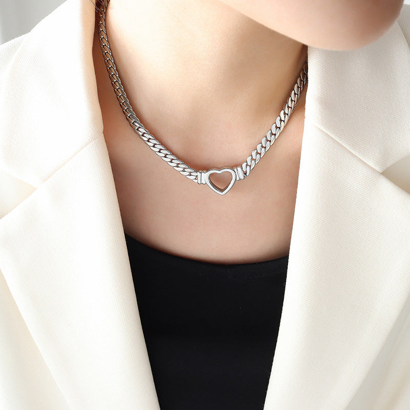 18K Gold Exquisite Hollow Heart Design Versatile Necklace