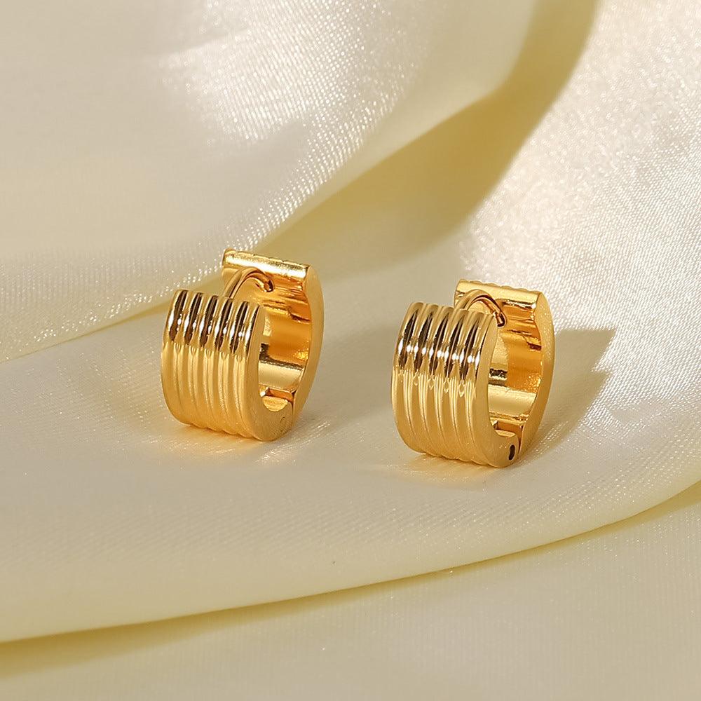 E11.18K Gold Wide Rib Stud Earrings - Elle Royal Jewelry