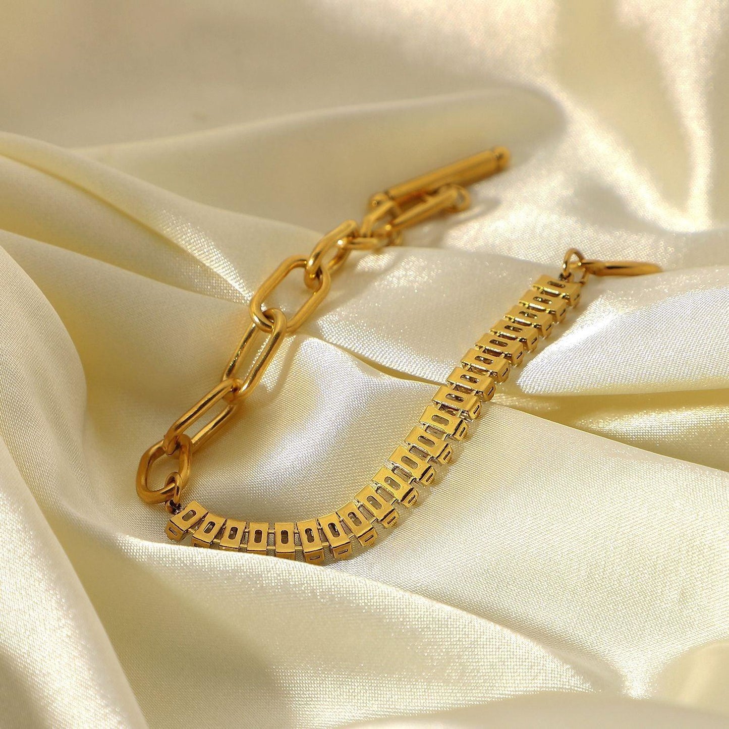 B11.18K Gold Exaggerated OT Buckle Design Bracelet - Elle Royal Jewelry
