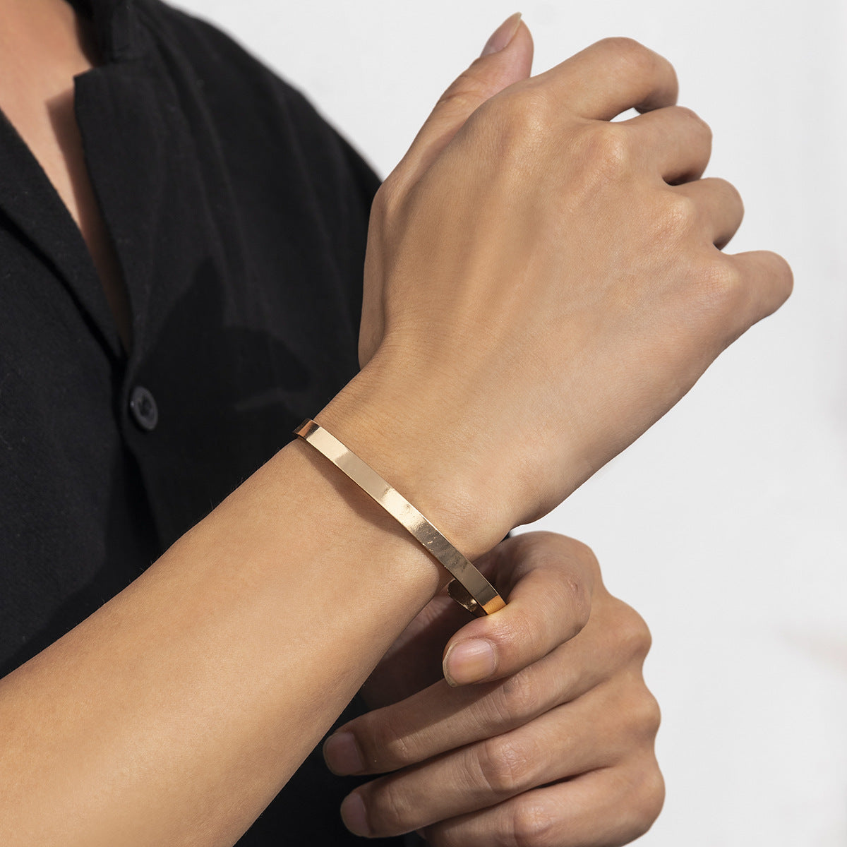 Fashionable and simple C -type opening adjustable bracelet