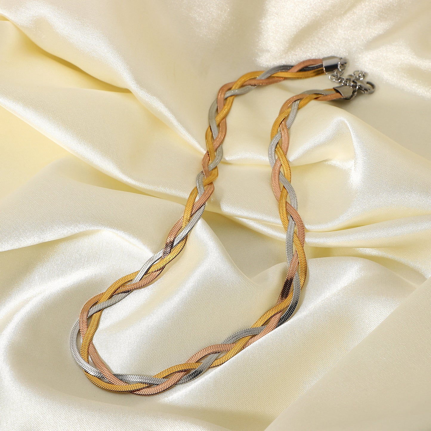 N40.Three Strand Snake Chain Necklace