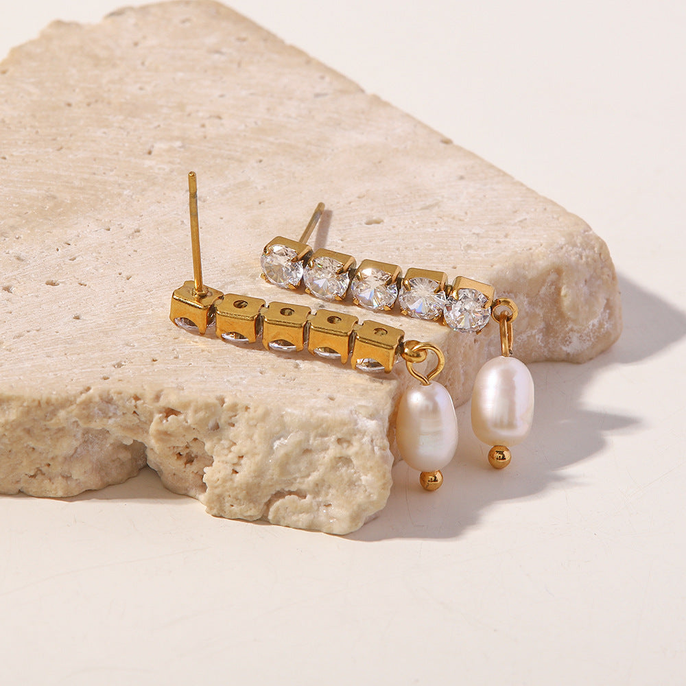 E67 Chain Earrings with Freshwater Pearls in 18k Gold