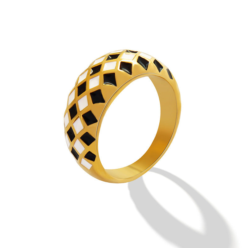 18K Gold Fashion Simple Rhombus Black and White Checkerboard Design Ring