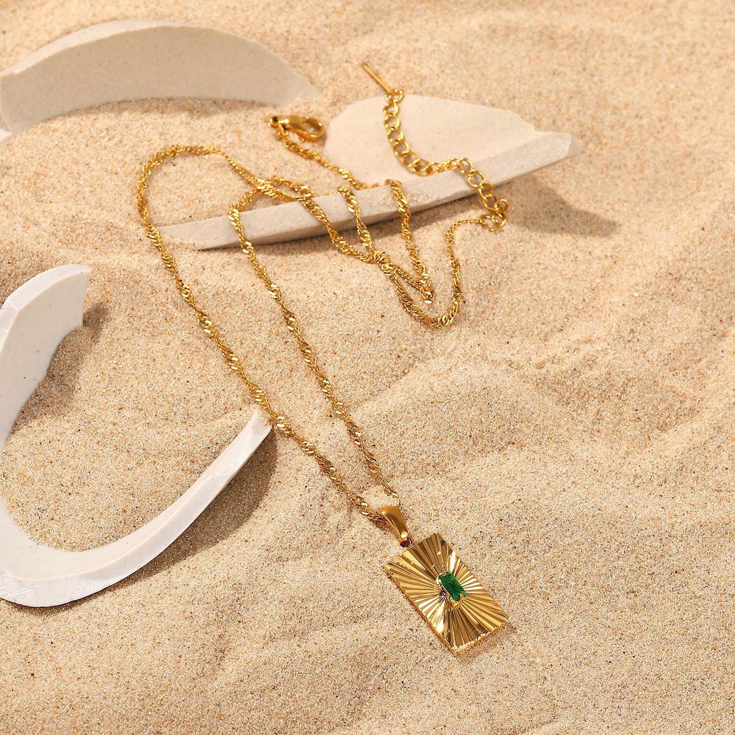 18 Karat Gold Exquisite Vintage Intarsien Smaragd Zirkon Split Blume Rechteckige Design Anhänger Halskette