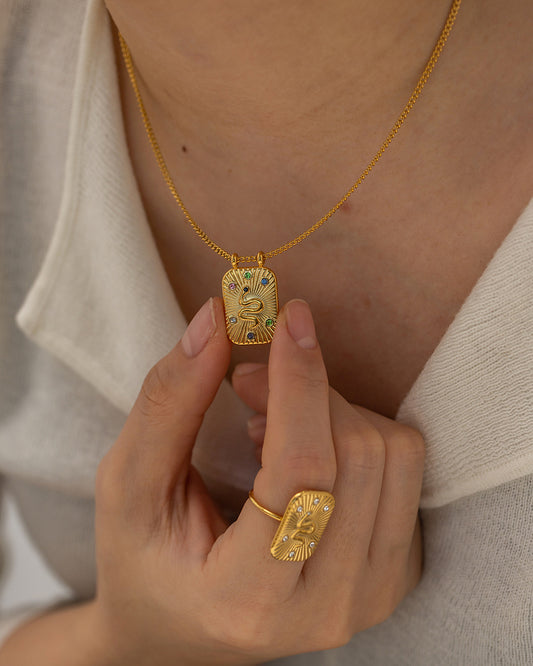 18K Gold Vintage Fashion Square Set Diamond Snake Design Pendant Necklace