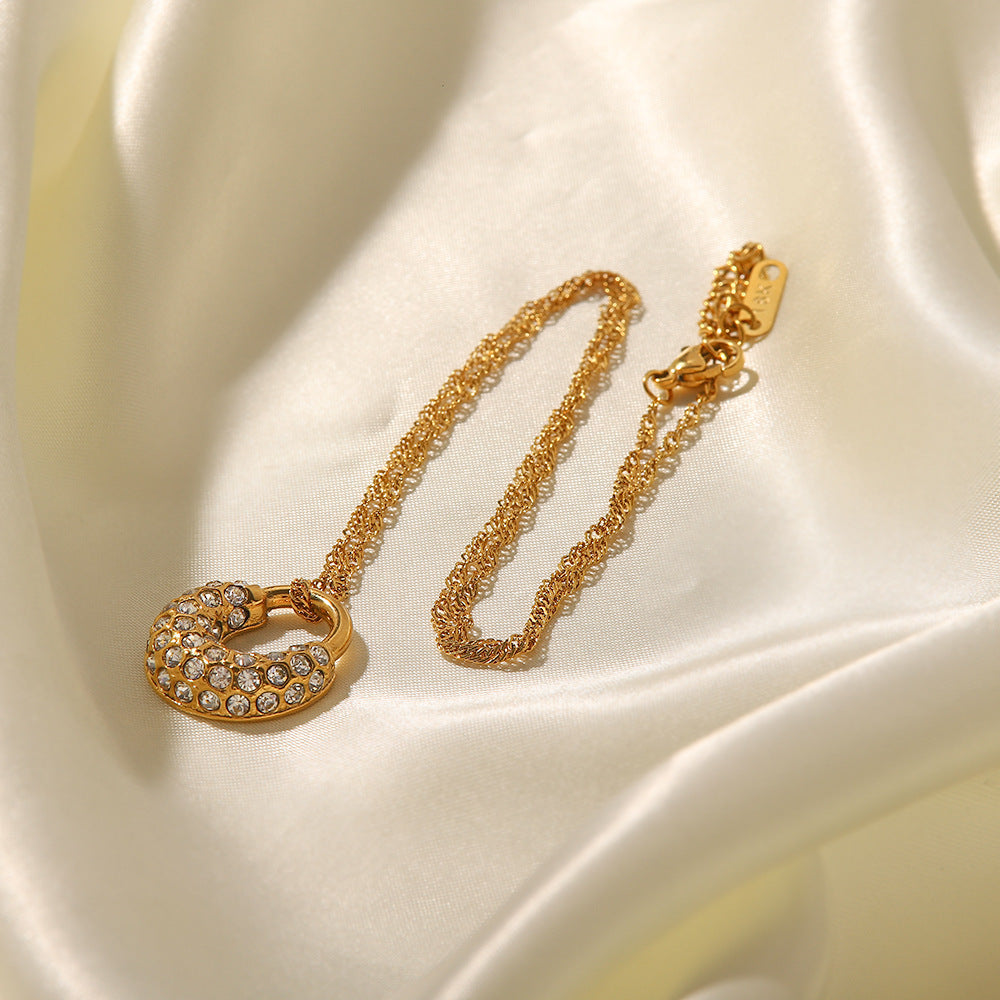 N44.Embellished White Diamond Pendant Necklace