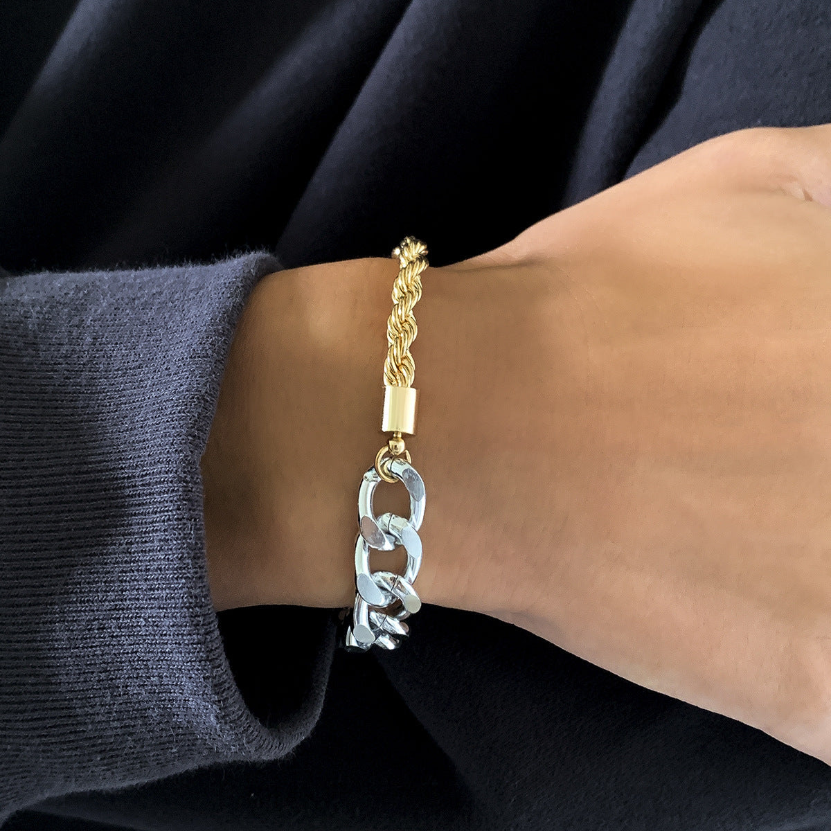 Contrasting two-color adjustable twist chain bracelet