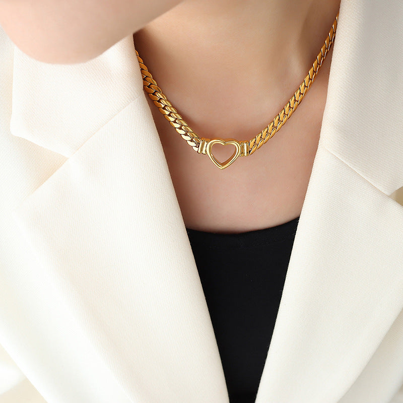 18K Gold Exquisite Hollow Heart Design Versatile Necklace