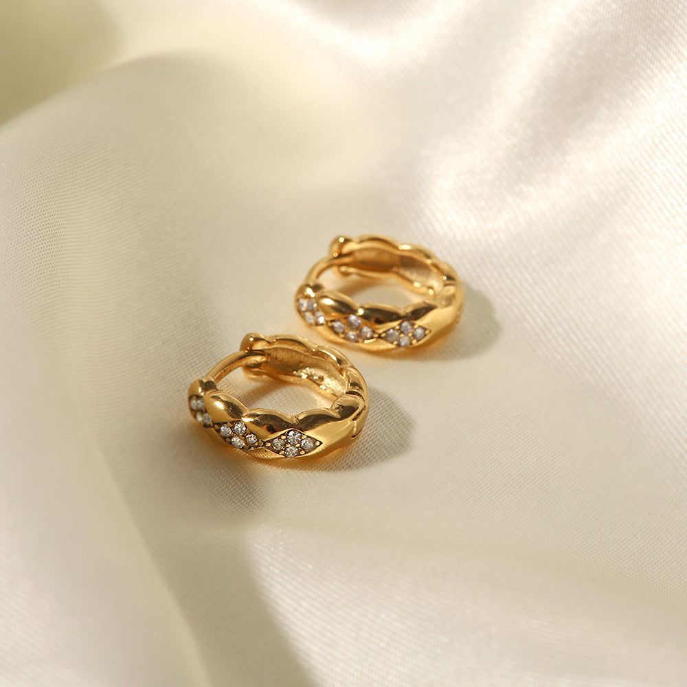 Fashionable and versatile 18K gold inlaid white diamond earrings