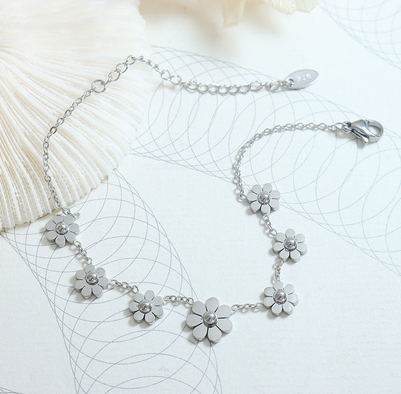 Fashionable minimalist hip-hop style daisy design jewelry