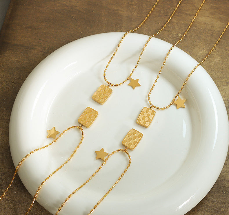 18K Gold Fashionable Simple Square Star Double Plate Design Pendant Necklace